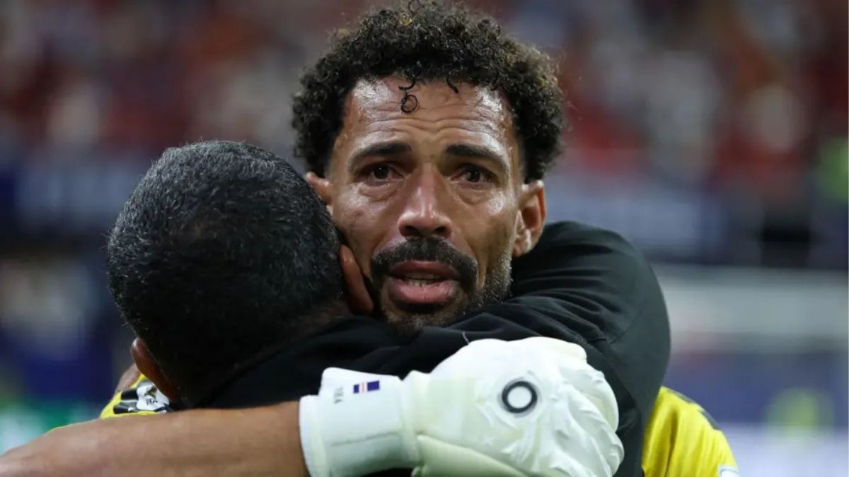 Cape Verde goalkeeper set to be reunited with his mum in Miami