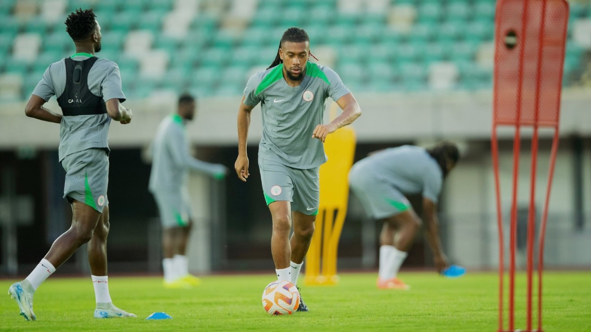 “You pay for your flight, wash your kit” — Iwobi speaks on playing for Nigeria